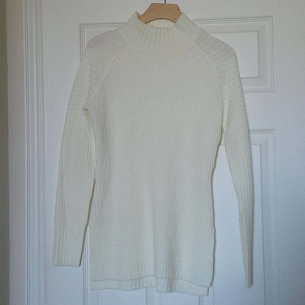 Venus Women's White Mock Neck Ribbed Split Side Sweater - Size Medium - EUC - Picture 3 of 8